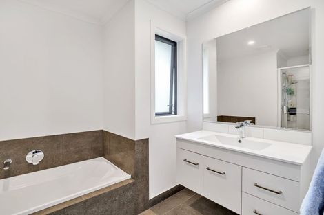 Photo of property in 42 Silicon Way, Fitzherbert, Palmerston North, 4410