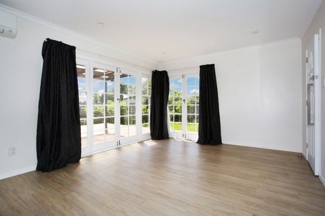 Photo of property in 1/1 Cooper Place, Papakura, 2110