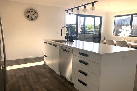 Photo of property in 31 Tahuna Minhinnick Drive, Glenbrook, 2681