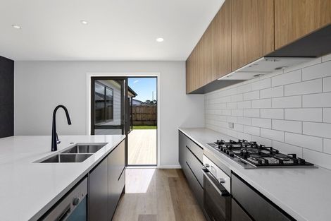 Photo of property in 24 Tarras Road, Kumeu, 0810