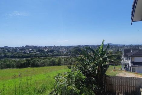 Photo of property in 4 Highgrove Lane, Totara Vale, Auckland, 0632