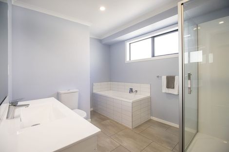 Photo of property in 17 Schooner Drive, Whitby, Porirua, 5024