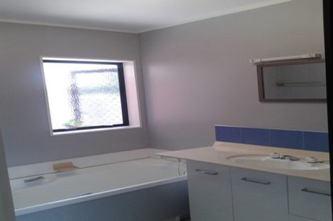 Photo of property in 3/2 Moana Avenue, Belmont, Auckland, 0622