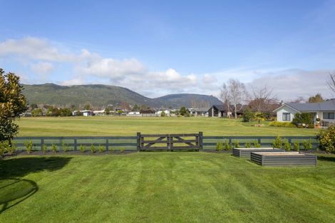 Photo of property in 19 Montgomery Crescent, Kinloch, Taupo, 3377