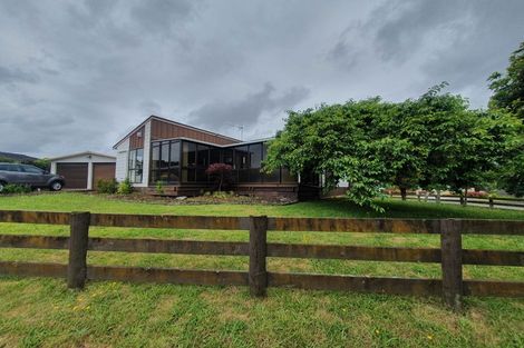 Photo of property in 1 Oakmont Place, Wattle Downs, Auckland, 2103