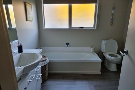 Photo of property in 9 Tainui Street, Mokau, 4376