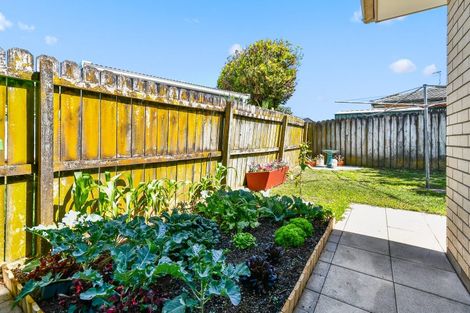 Photo of property in 21 Tonson Place, Weymouth, Auckland, 2103