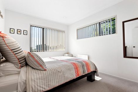 Photo of property in 2/19 Valley Road, Browns Bay, Auckland, 0630