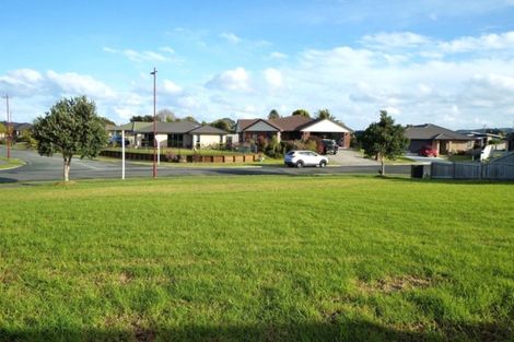 Photo of property in 8 Roto View, One Tree Point, 0118