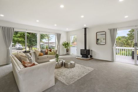 Photo of property in 38 Deverell Place, Northcross, Auckland, 0632