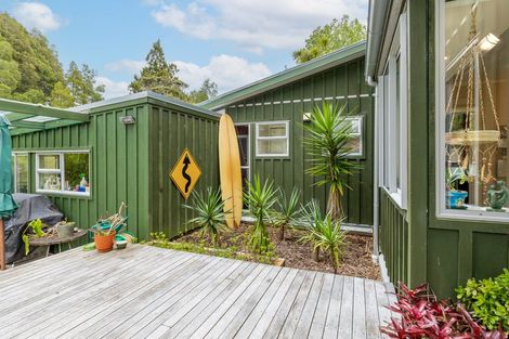 Photo of property in 8 Rimu Road, Oratia, Auckland, 0604
