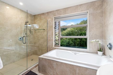 Photo of property in 5 Oakford Park Crescent, Greenhithe, Auckland, 0632