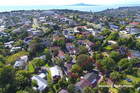 Photo of property in 1/649 Beach Road, Rothesay Bay, Auckland, 0630