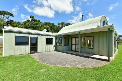 Photo of property in 379 Kiwitahi Road, Helensville, 0875