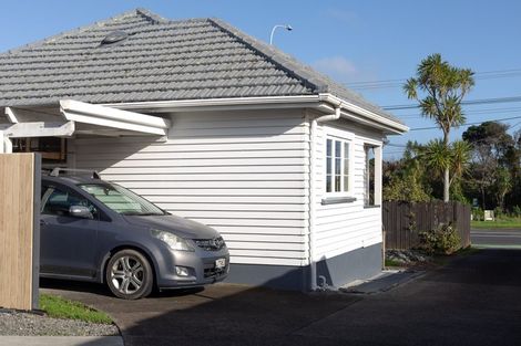 Photo of property in 1/263 Glenfield Road, Hillcrest, Auckland, 0627