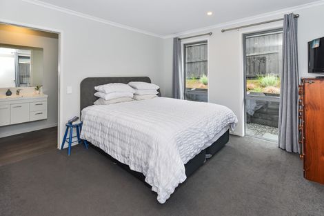 Photo of property in 16 Mcneish Place, Pokeno, 2402