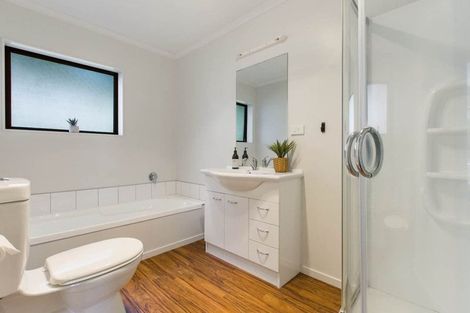 Photo of property in 38b Bay Street, Red Beach, 0932