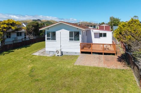 Photo of property in 4 Maraval Crescent, Grenada Village, Wellington, 6037