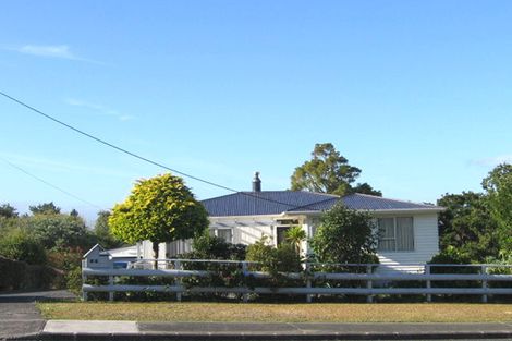 Photo of property in 65 Pupuke Road, Birkenhead, Auckland, 0627