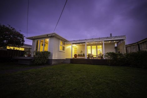 Photo of property in 15 Enderby Drive, Te Atatu Peninsula, Auckland, 0610