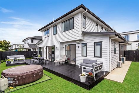 Photo of property in 10 Huaota Place, Botany Downs, Auckland, 2010
