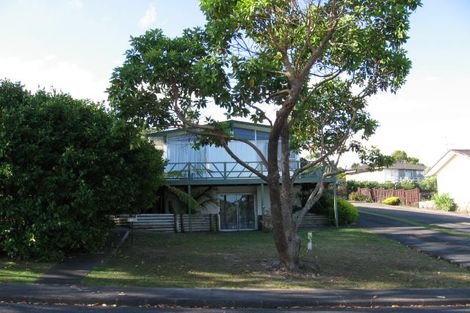 Photo of property in 61 Lantana Road, Green Bay, Auckland, 0604