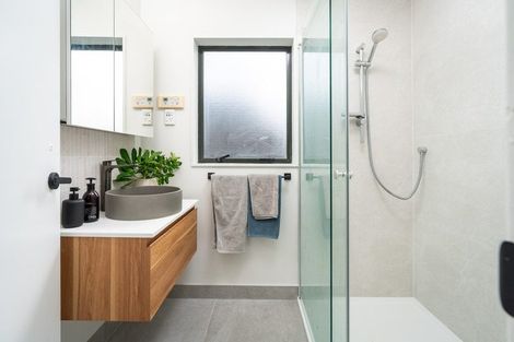 Photo of property in 39 Bowes Crescent, Strathmore Park, Wellington, 6022