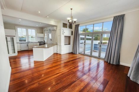 Photo of property in 16 Lighthouse Road, Bluff Hill, Napier, 4110