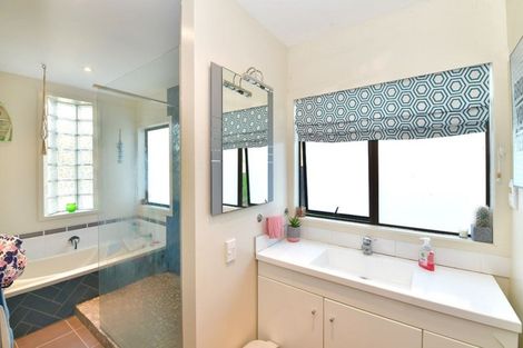 Photo of property in 22 Delshaw Avenue, Stanmore Bay, Whangaparaoa, 0932