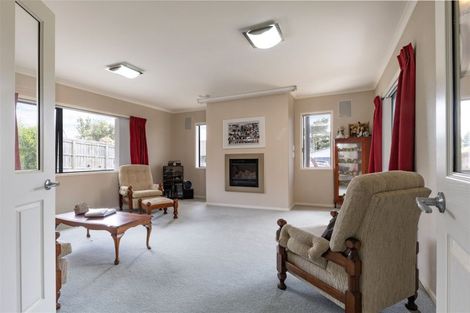 Photo of property in 15 Gavinike Place, Waimauku, 0812