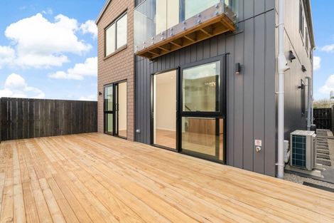Photo of property in 12 Harbourside Parade, Hobsonville, 0616