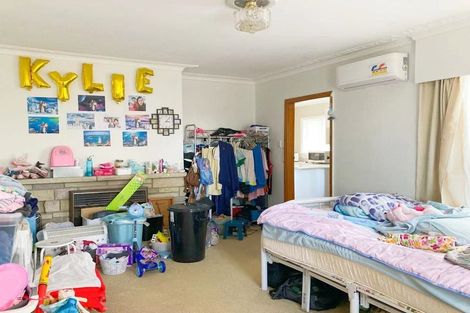 Photo of property in 66 Roberts Road, Te Atatu South, Auckland, 0610