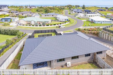 Photo of property in 23 Golf Vue Place, Castlecliff, Whanganui, 4501