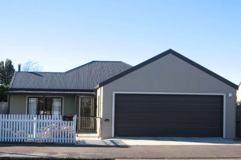 Photo of property in 27 Pirie Street, Palmerston North, 4410