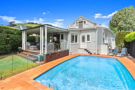 Photo of property in 2 Ewen Alison Avenue, Devonport, Auckland, 0624