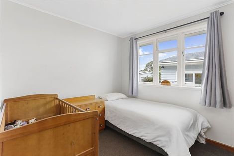 Photo of property in 2b Springbank Lane, Te Atatu Peninsula, Auckland, 0610