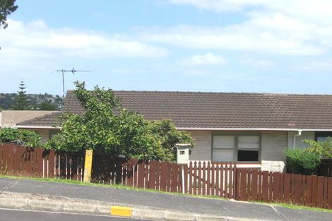 Photo of property in 2/33 Easton Parade, Glenfield, Auckland, 0629