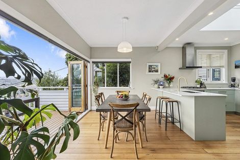 Photo of property in 22 Imperial Terrace, Melrose, Wellington, 6022