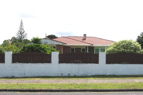 Photo of property in 1/135 Hutchinson Avenue, New Lynn, Auckland, 0600