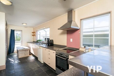 Photo of property in 4a Sunhaven Drive, Newlands, Wellington, 6037