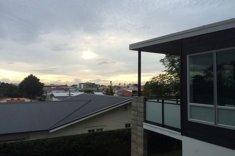 Photo of property in 118 Edgecumbe Road, Tauranga South, Tauranga, 3112