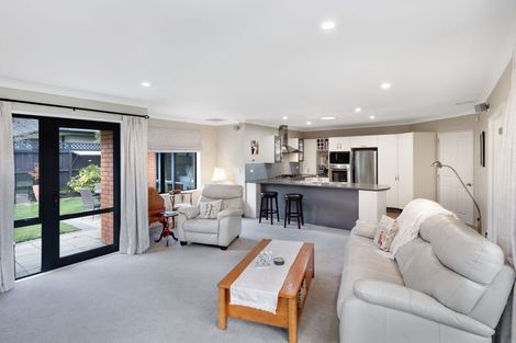 Photo of property in 8 Gwen Place, Redwood, Christchurch, 8051