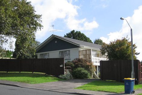 Photo of property in 4 Beauchamp Drive, Massey, Auckland, 0614