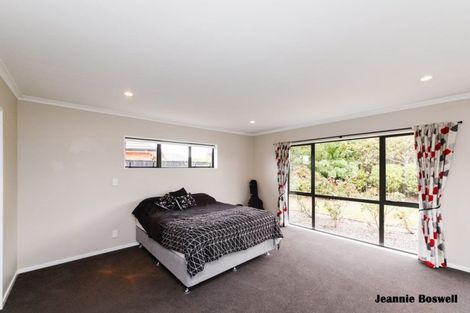 Photo of property in 40 Tennyson Avenue, Kelvin Grove, Palmerston North, 4414
