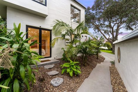 Photo of property in 10 Zita Avenue, Matakatia, Whangaparaoa, 0930