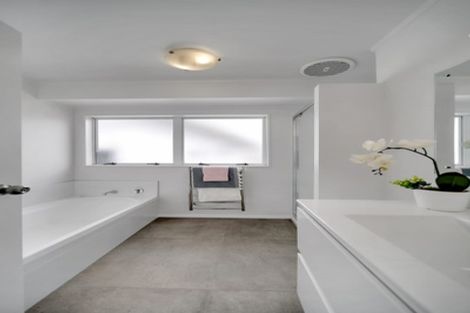 Photo of property in 60 De Quincey Terrace, Highland Park, Auckland, 2010