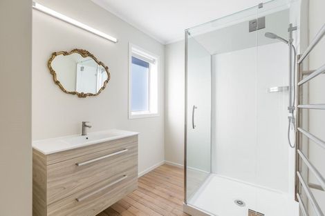 Photo of property in 33 Vipond Road, Stanmore Bay, Whangaparaoa, 0932