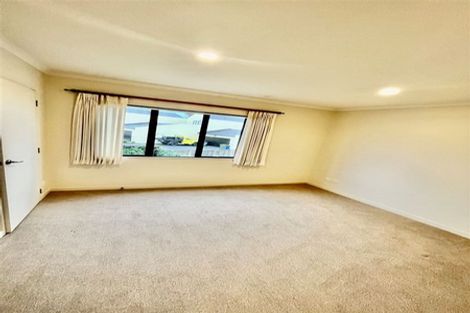 Photo of property in 38 Vinograd Drive, Te Atatu Peninsula, Auckland, 0610