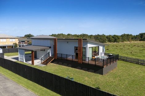 Photo of property in 30 Aitkenhead Court, Parakai, 0830