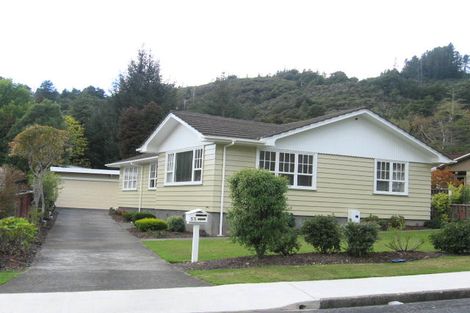 Photo of property in 55 Fendalton Crescent, Pinehaven, Upper Hutt, 5019